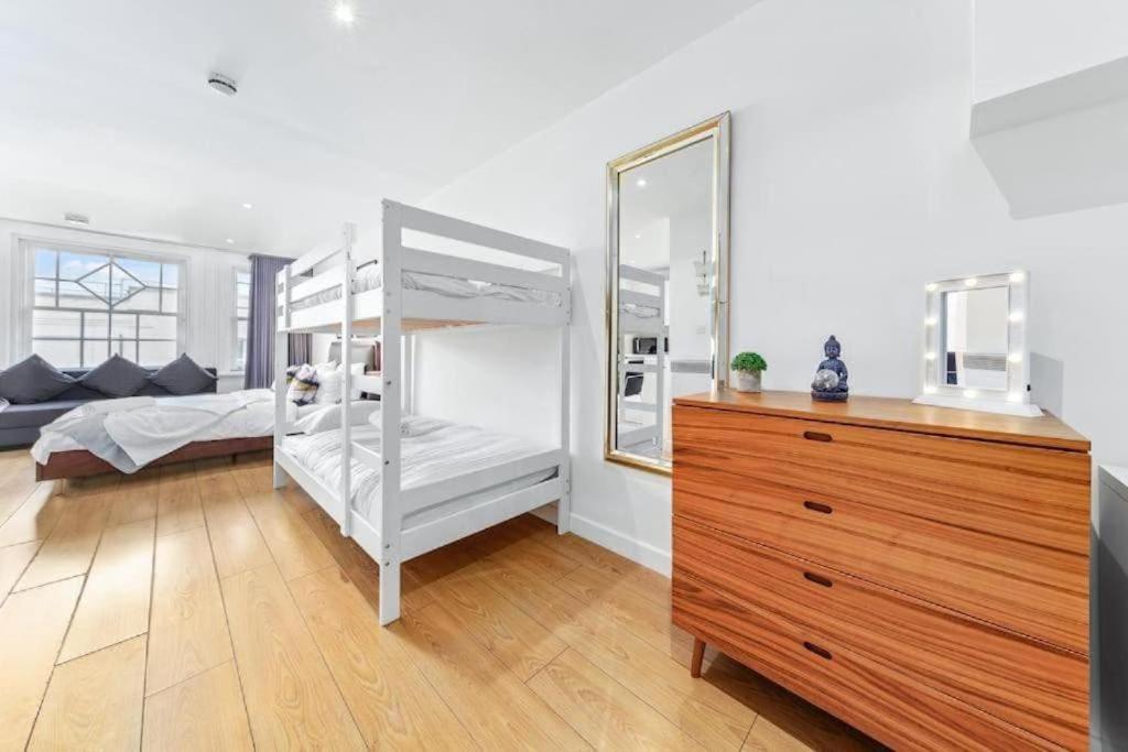 1 Bedroom Flat Piccadilly Sleep 7 In London Vr10 Exterior foto