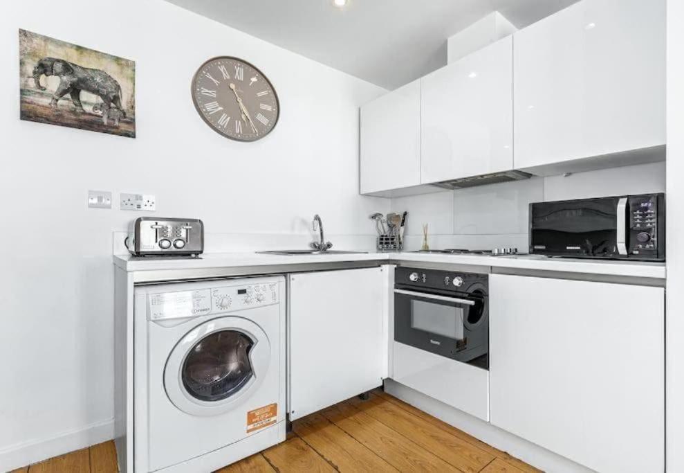 1 Bedroom Flat Piccadilly Sleep 7 In London Vr10 Exterior foto