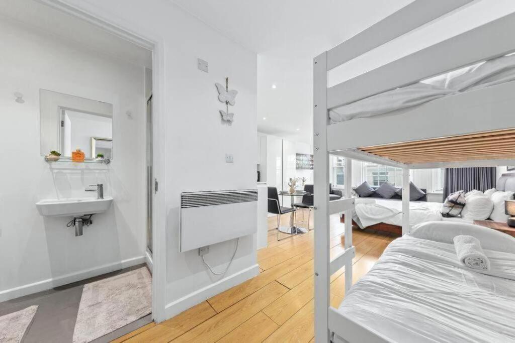 1 Bedroom Flat Piccadilly Sleep 7 In London Vr10 Exterior foto