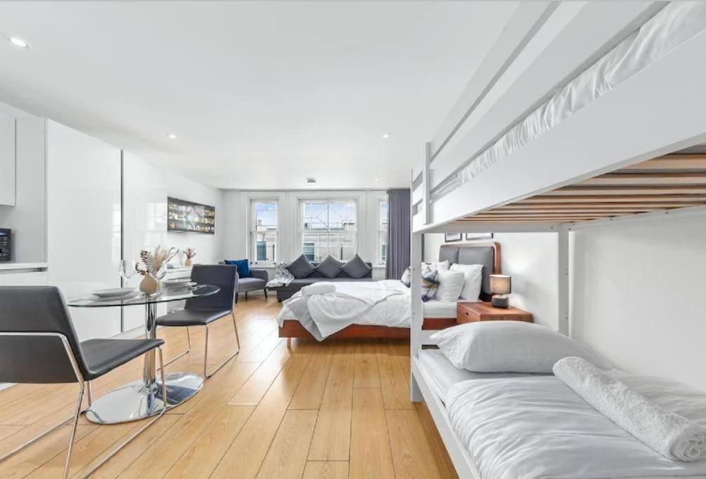 1 Bedroom Flat Piccadilly Sleep 7 In London Vr10 Exterior foto