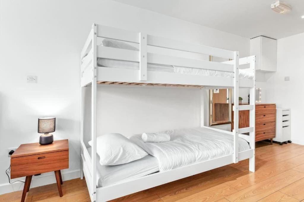 1 Bedroom Flat Piccadilly Sleep 7 In London Vr10 Exterior foto